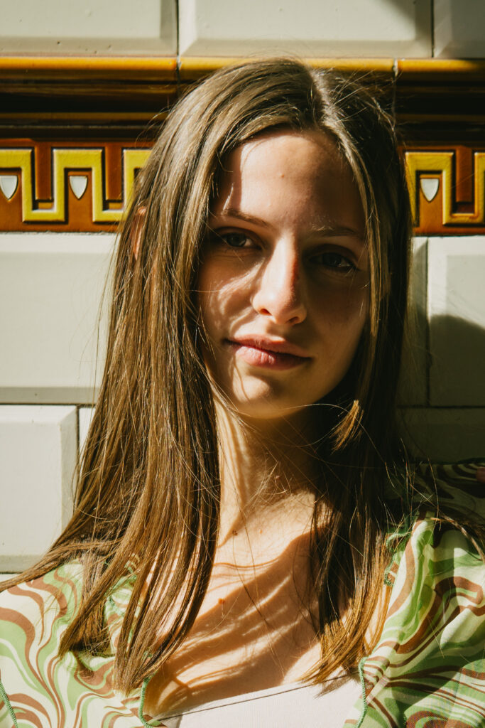 Sophie van Kuijk, headshot in Amsterdam, natural light photoshoot, model in Amsterdam, contrasting light